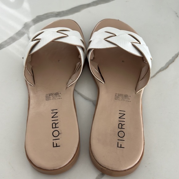 White woven sandals used with love - Picture 2 of 4